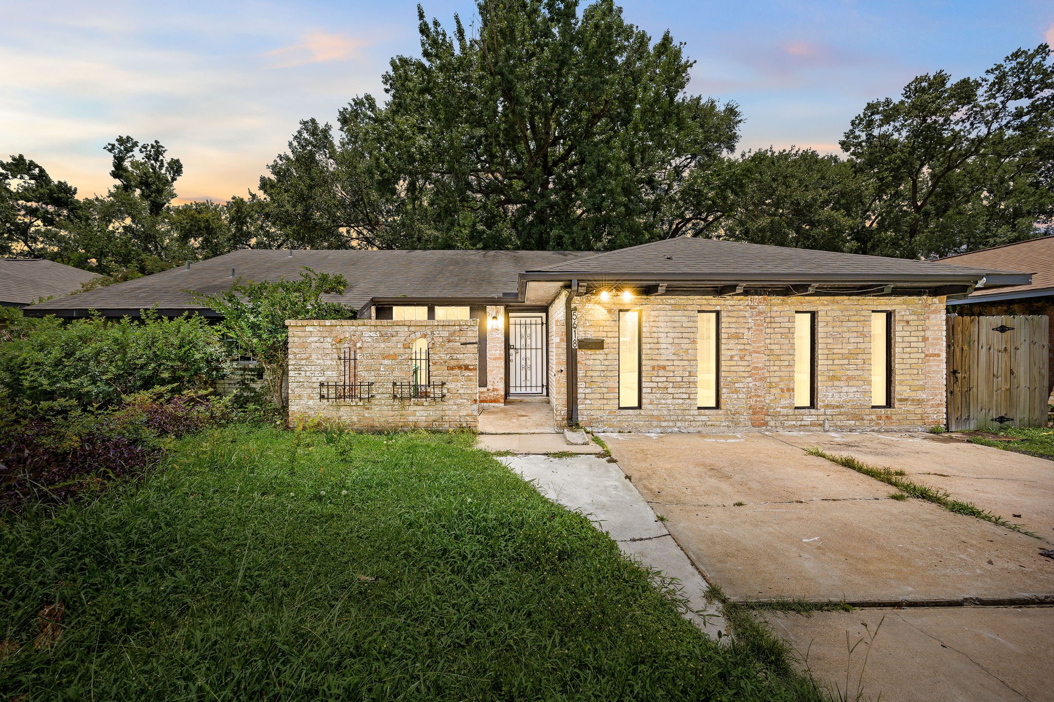 5618 Briarwick Lane Houston TX 77016