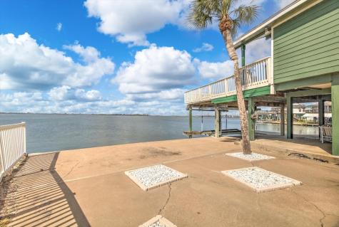 427 Tahiti Road Tiki Island TX 77554