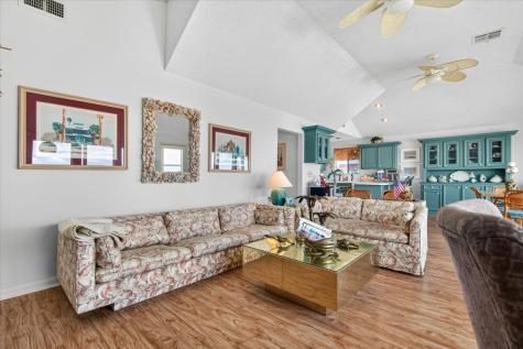 427 Tahiti Road Tiki Island TX 77554