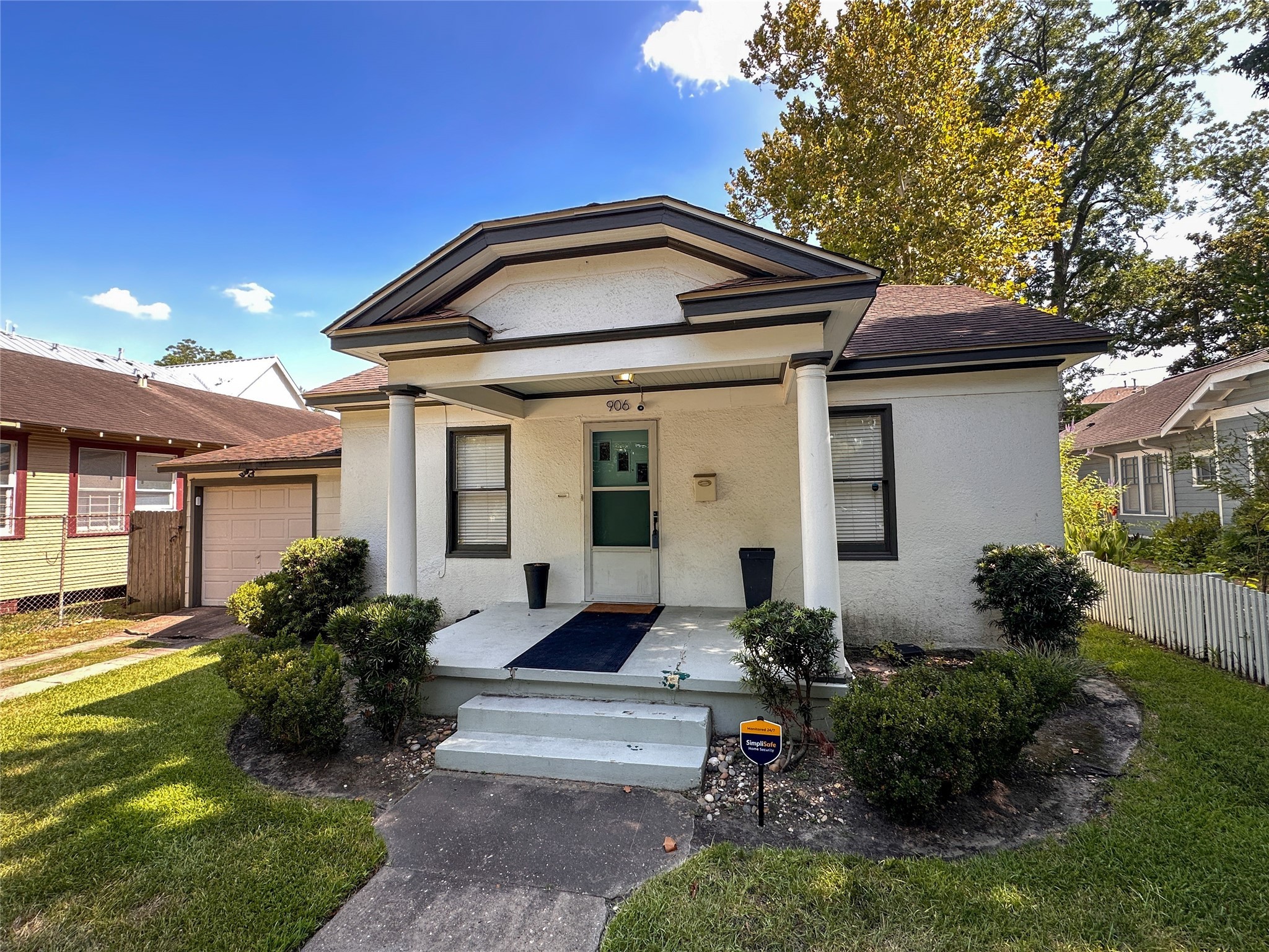 906 Bayland Avenue Houston TX 77009