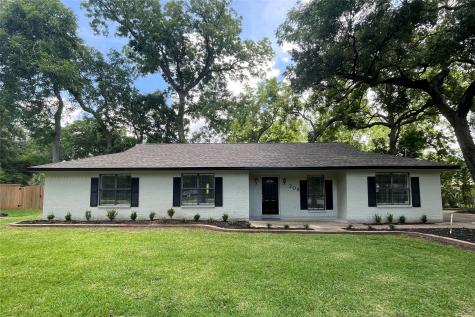 208 Van Winkle Street Lake Jackson TX 77566