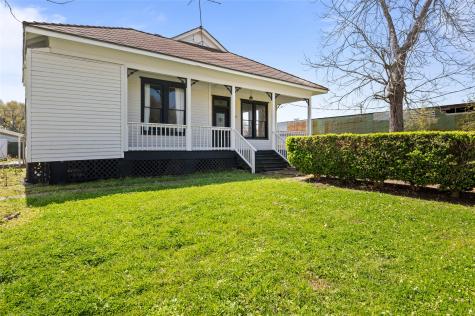 608 Miller Street Anahuac TX 77514