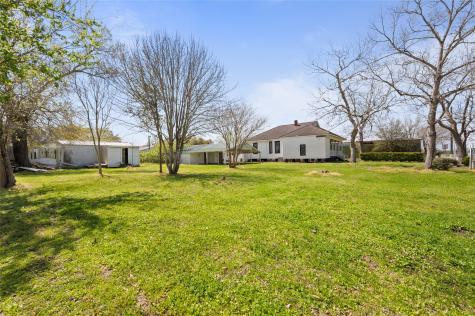 608 Miller Street Anahuac TX 77514