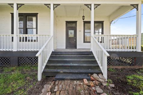 608 Miller Street Anahuac TX 77514