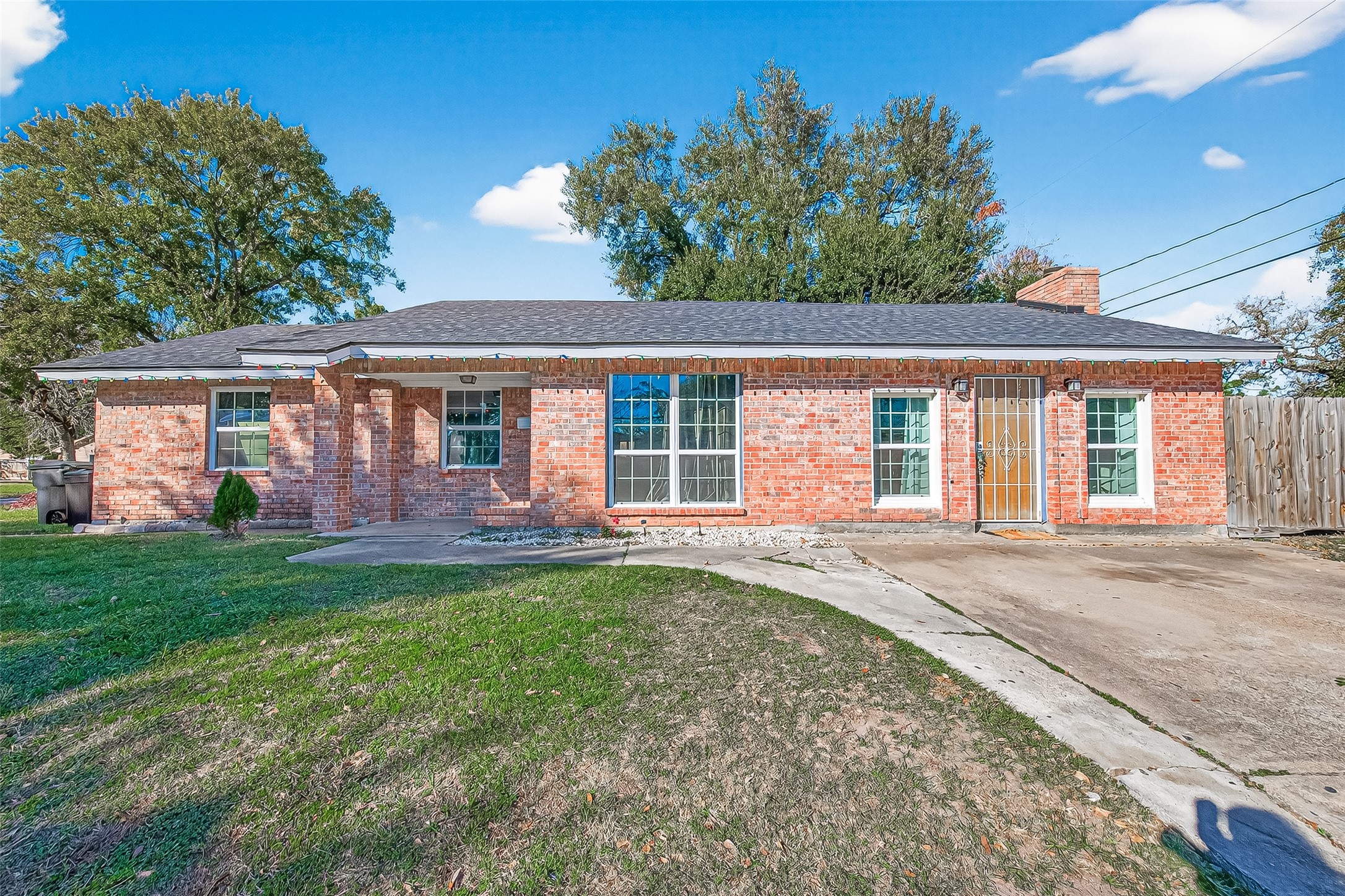 10502 Hollyglen Drive Houston TX 77016