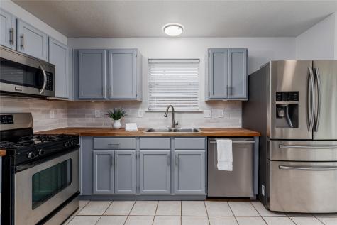 2501 Overland Trail Dickinson TX 77539