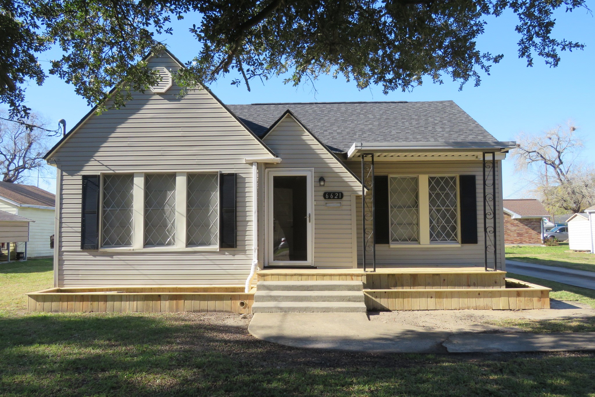 6621 Terrell Street Groves TX 77619
