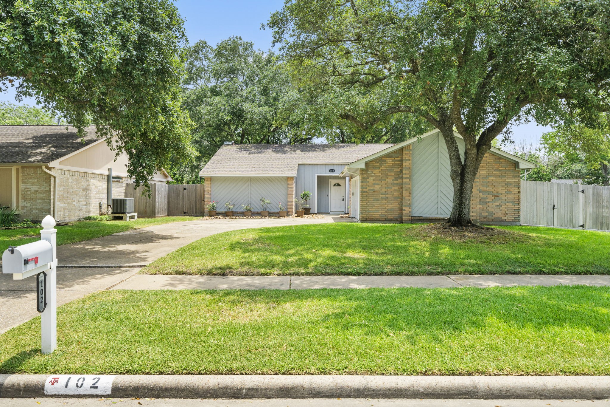 102 Oak Harbor Drive Houston TX 77062