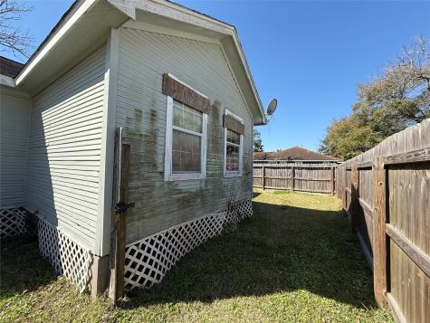 742 27th Street San Leon TX 77539