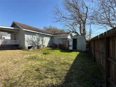 742 27th Street San Leon TX 77539