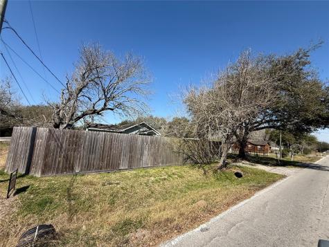 742 27th Street San Leon TX 77539