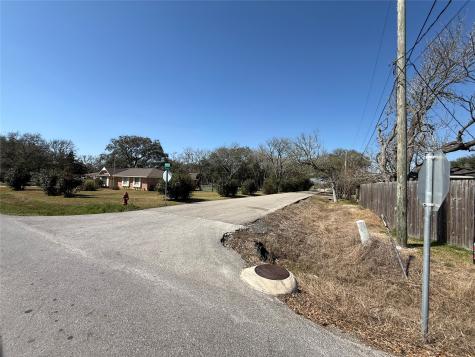 742 27th Street San Leon TX 77539