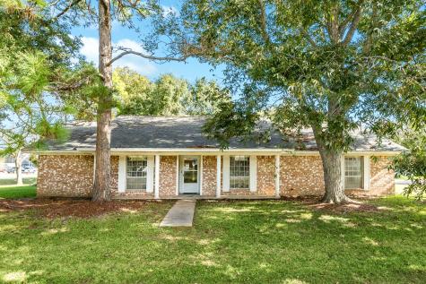 225 S 4th Street Van Vleck TX 77482