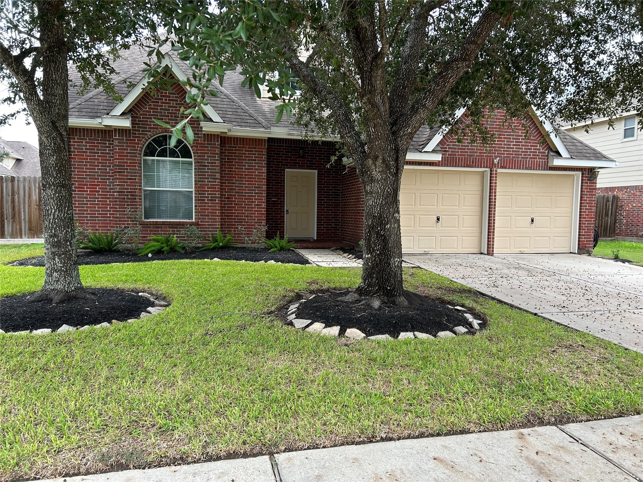 1915 Grandoak Drive Pearland TX 77581