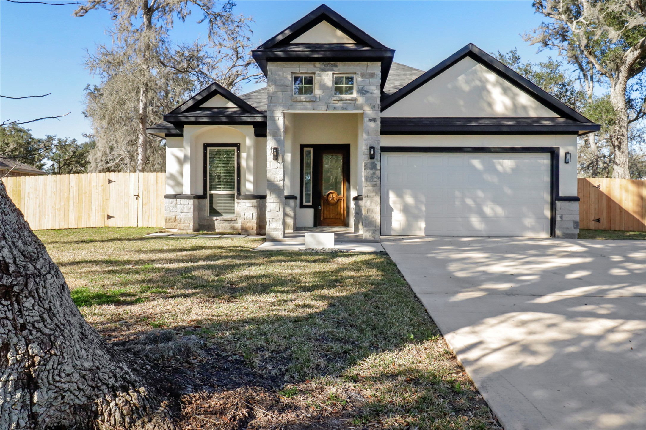 2238 Shalmar Drive West Columbia TX 77486