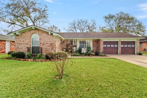 128 Talisman Street Lake Jackson TX 77566