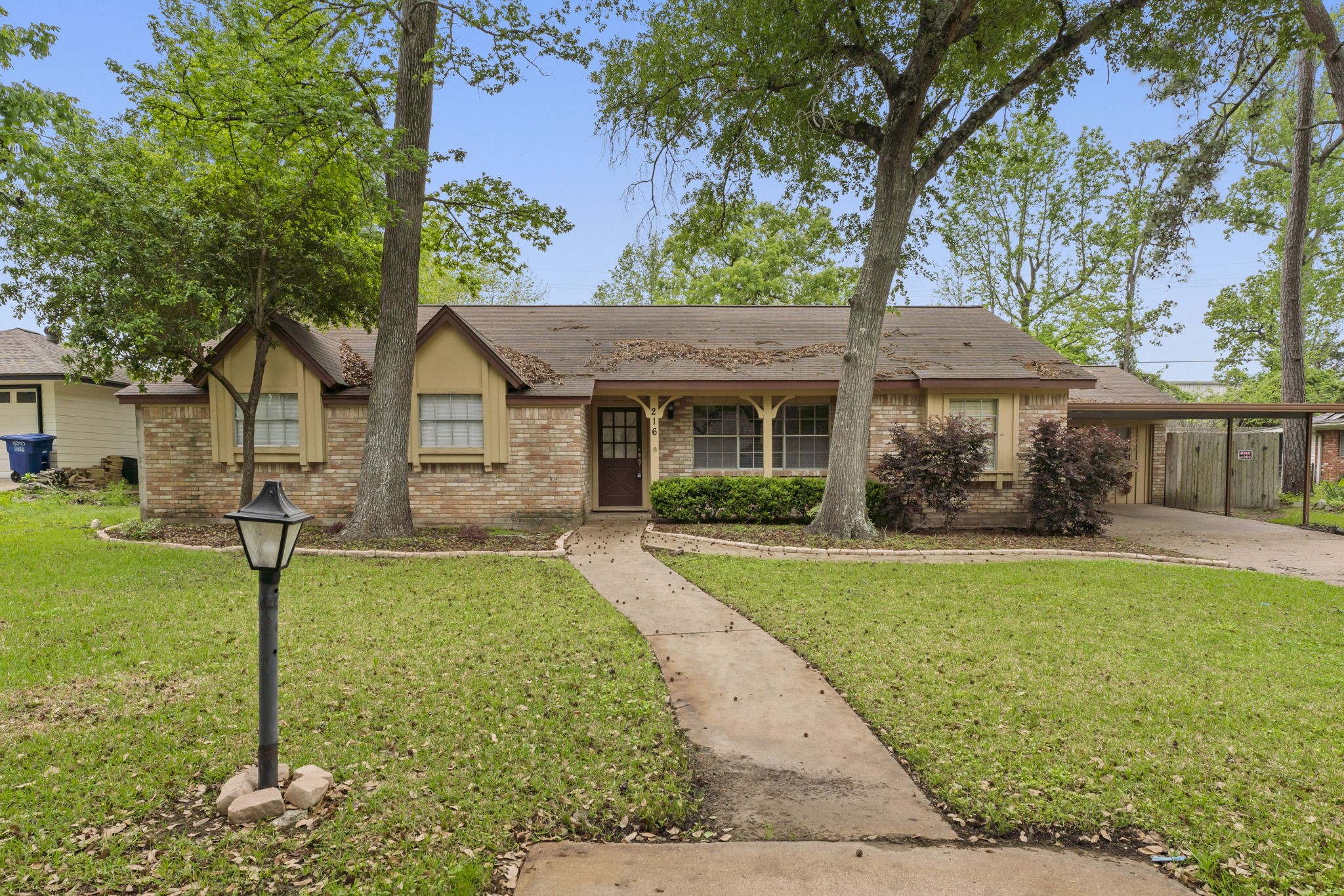 216 Elmwood Street Huntsville TX 77320