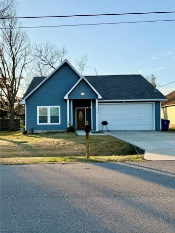 220 Brown Street West Columbia TX 77486