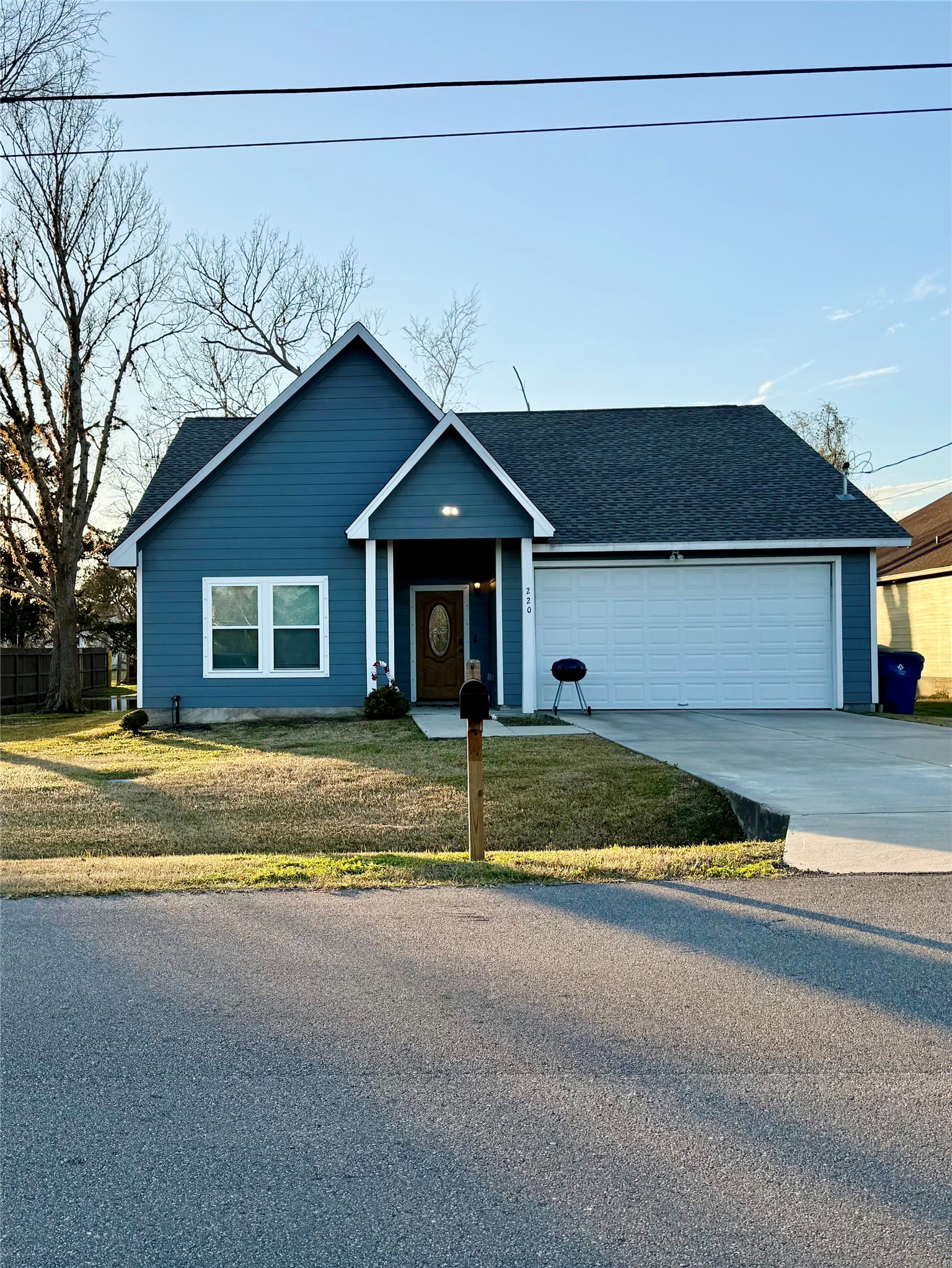 220 Brown Street West Columbia TX 77486
