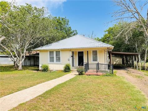 108 Nieman Street Yoakum TX 77995