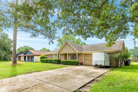 306 Cambridge Street Alvin TX 77511