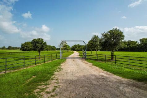 1331 E Parker Road Muldoon TX 78949