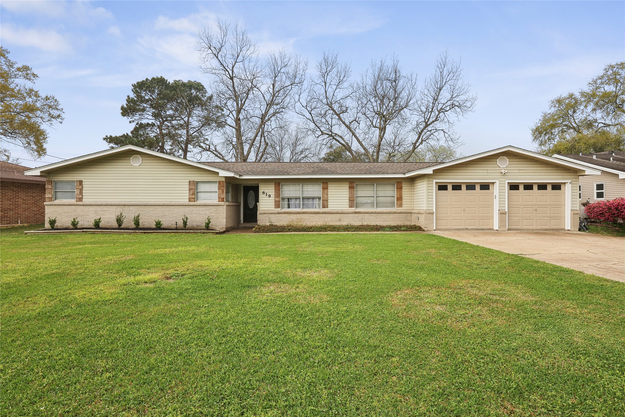 619 N 24th Street Nederland TX 77627