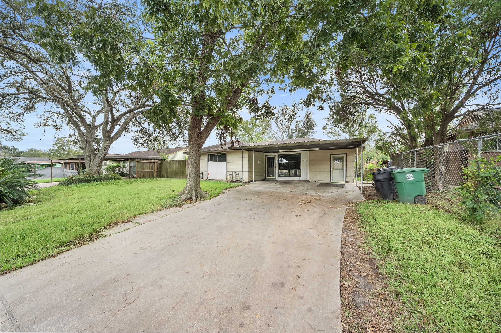 5858 Beldart Street Houston TX 77033