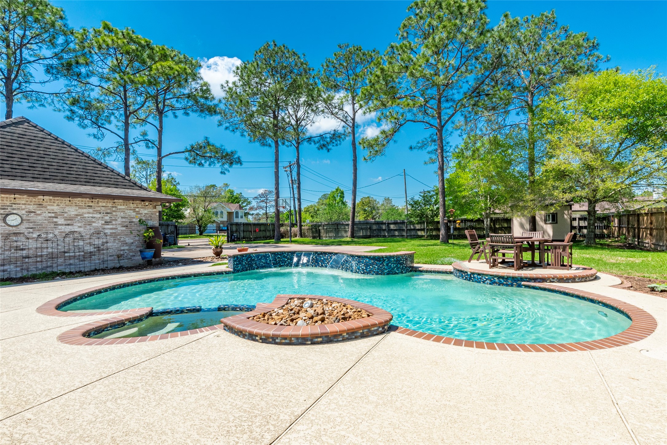 808 Pine Hollow Drive Friendswood TX 77546