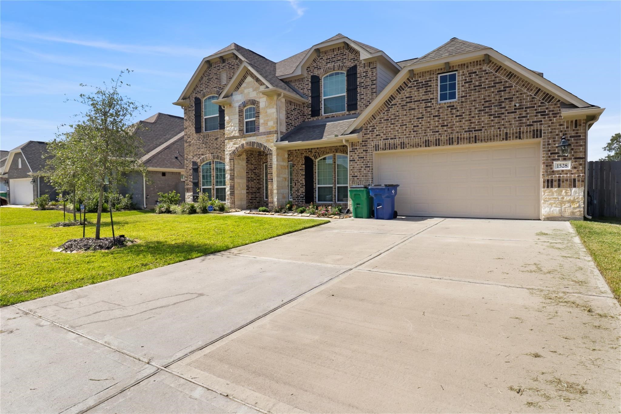1528 N Blue Bonnet Lane Angleton TX 77515