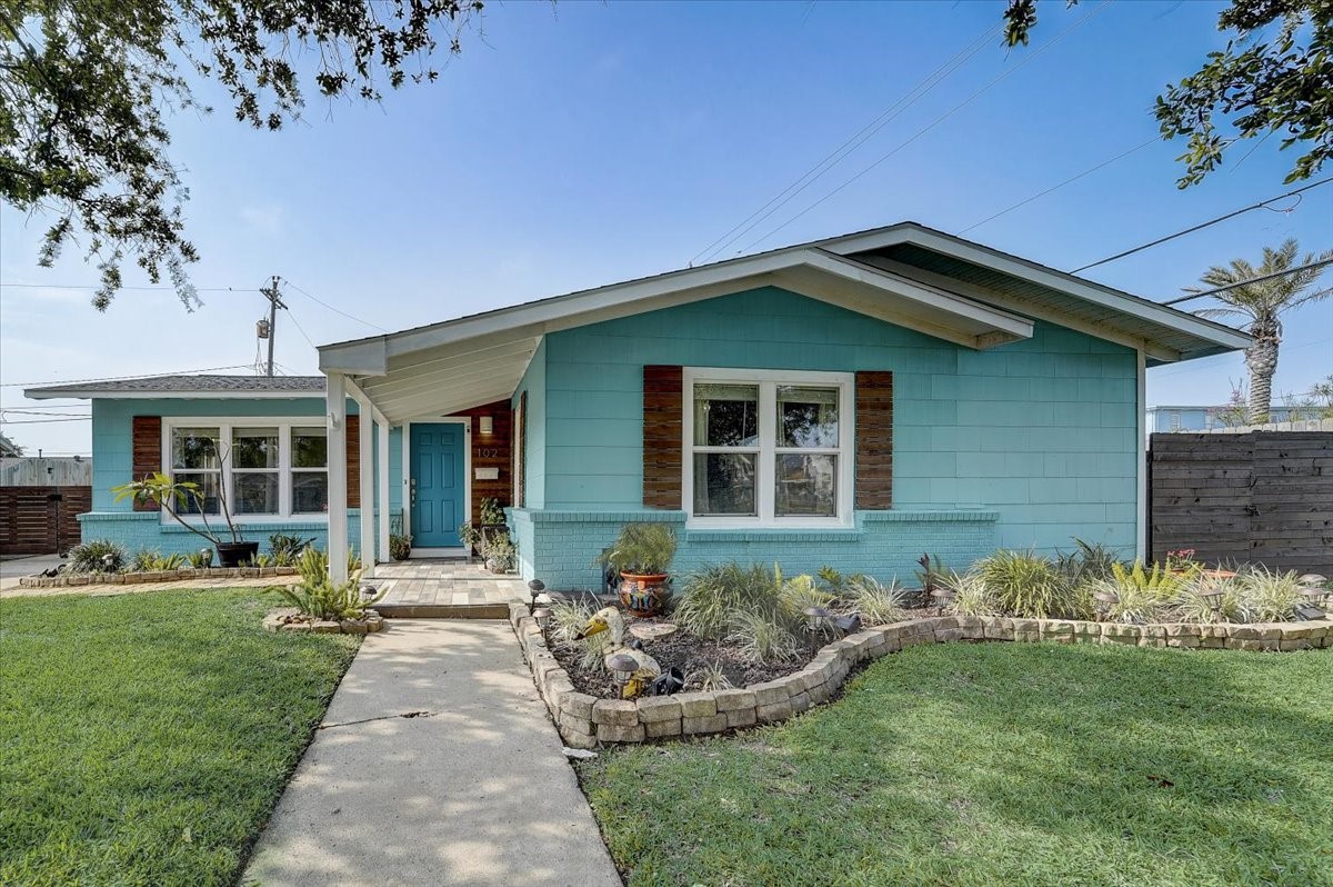 102 Tarpon Avenue Galveston TX 77550