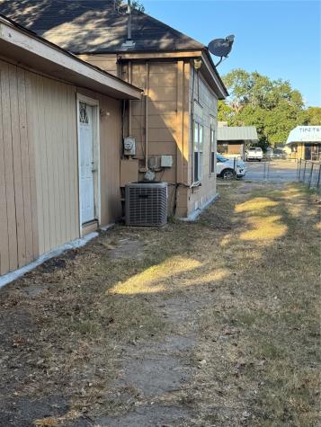 506 S Mechanic Street El Campo TX 77437