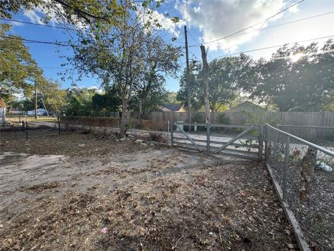 506 S Mechanic Street El Campo TX 77437