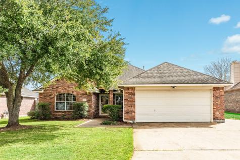137 Papaya Street Lake Jackson TX 77566