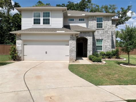 215 Woodside Court Clute TX 77531
