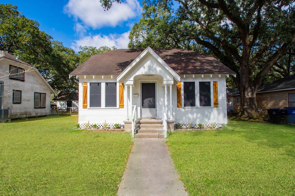 608 W Dumble Street Alvin TX 77511