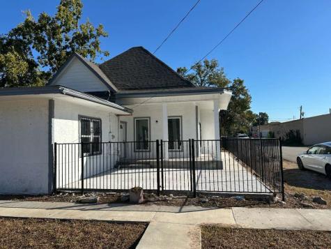 1912 Gentry Street Houston TX 77009