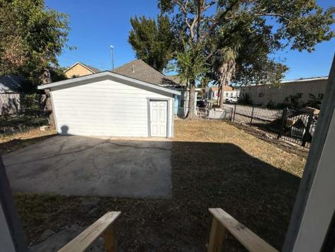1912 Gentry Street Houston TX 77009
