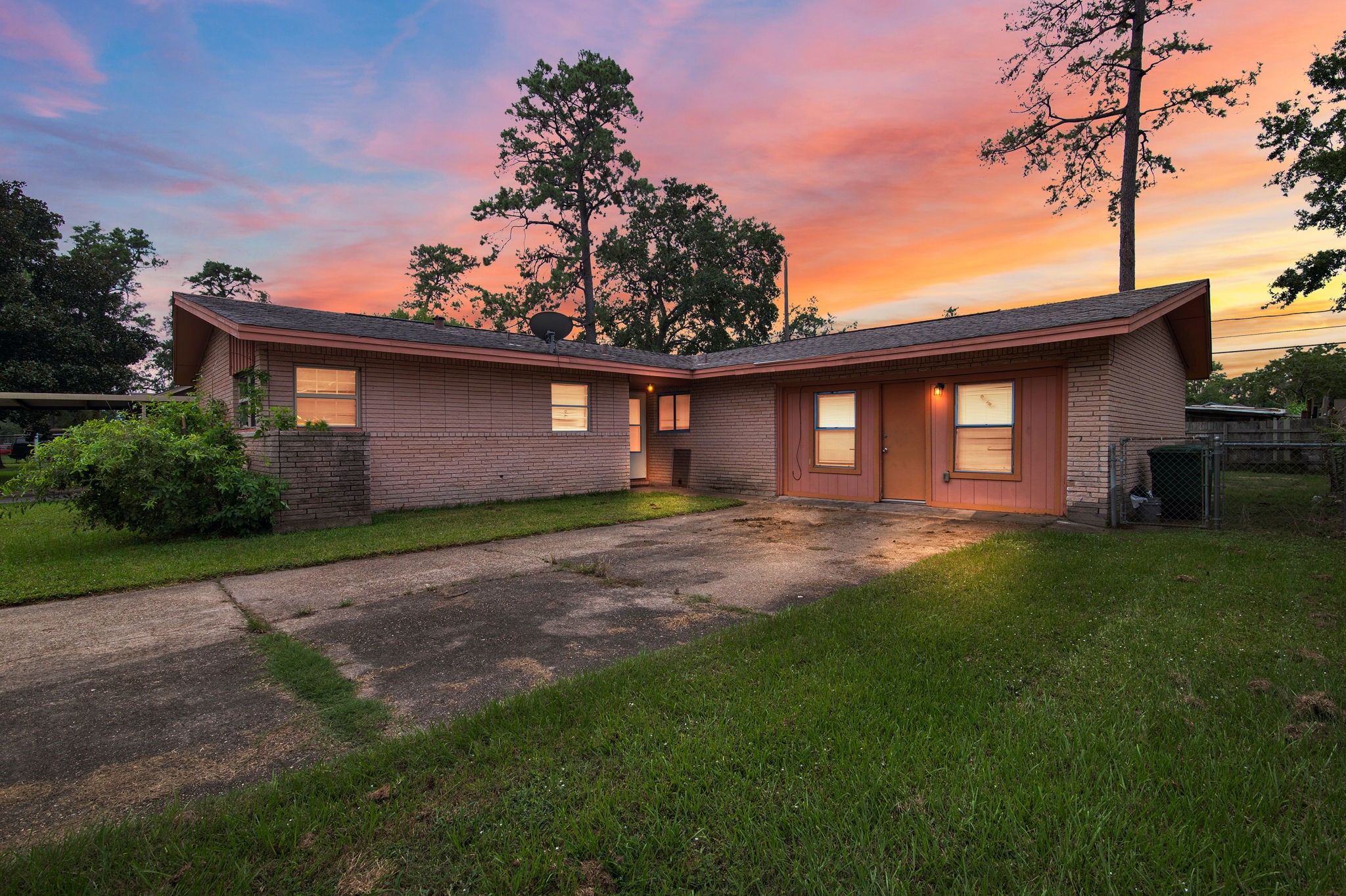10407 Royal Oaks Drive Houston TX 77016