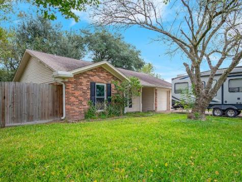 8514 Bluebonnet Street Highlands TX 77562