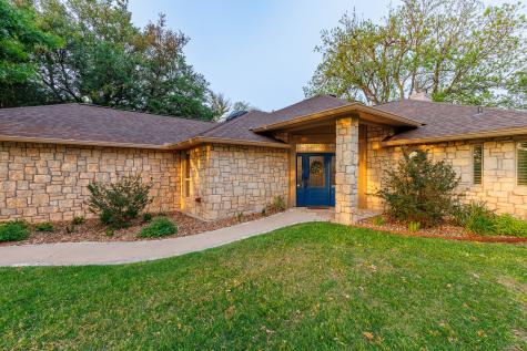1303 Lakeshore Drive Marble Falls TX 78654