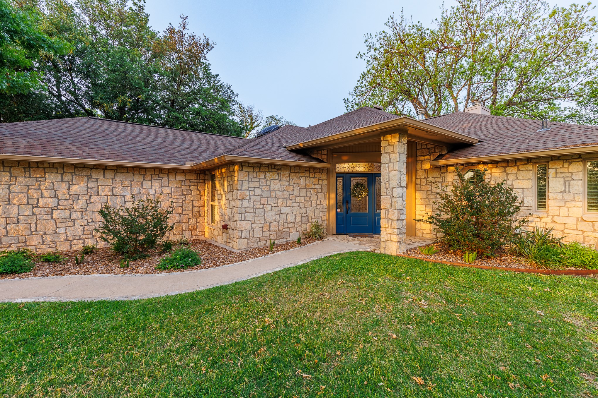 1303 Lakeshore Drive Marble Falls TX 78654