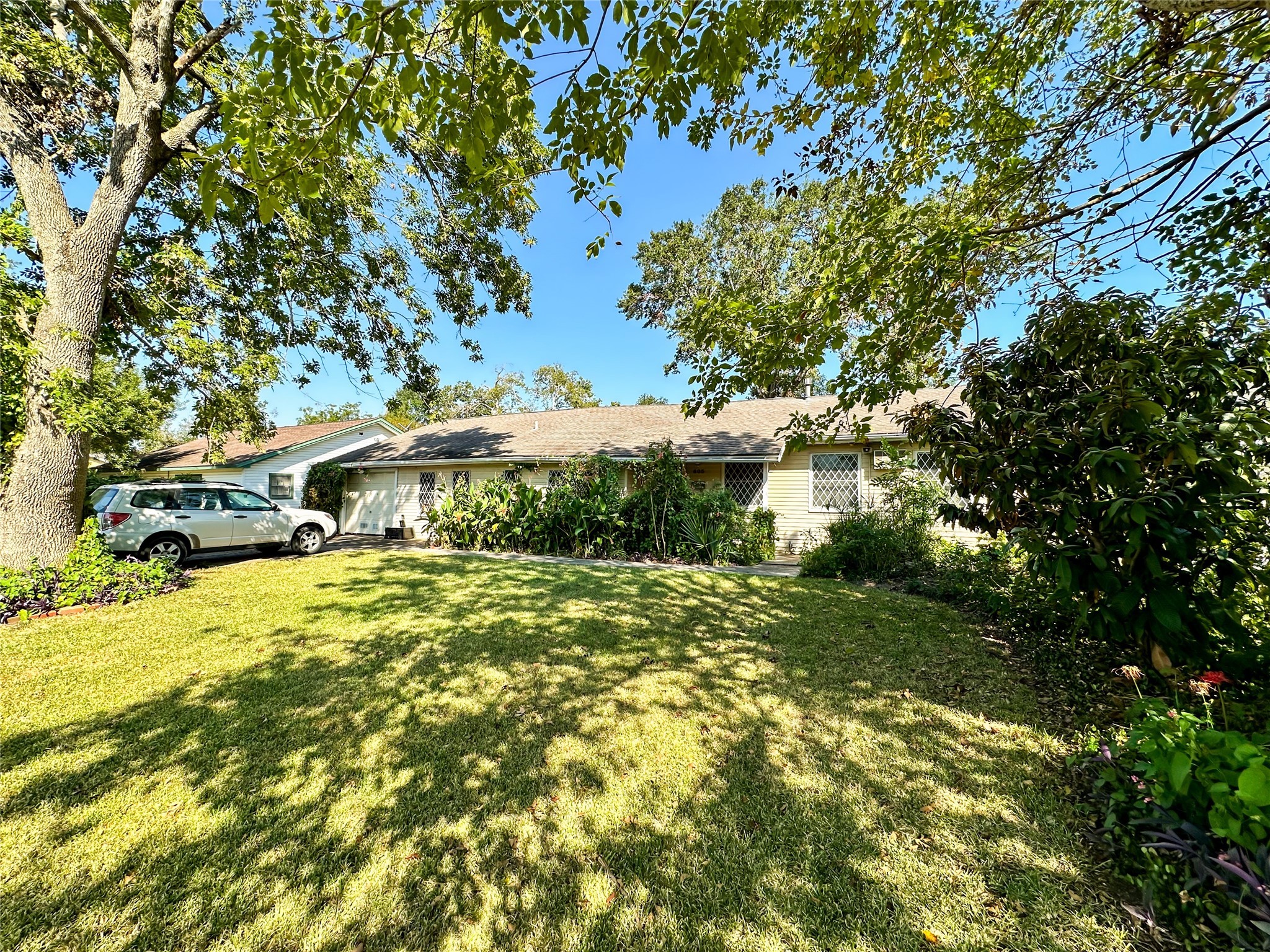 605 Live Oak Street Pasadena TX 77506