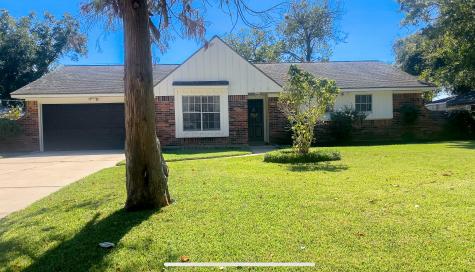 112 Cardinal Street Lake Jackson TX 77566