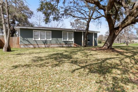 523 Elm Street Lake Jackson TX 77566