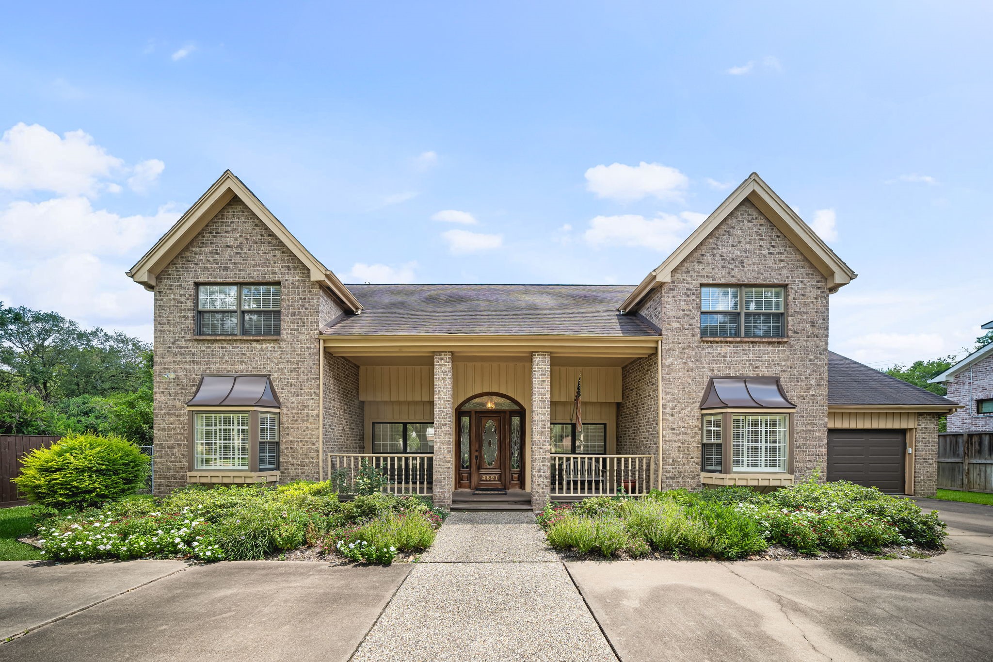 4821 Maple Street Bellaire TX 77401