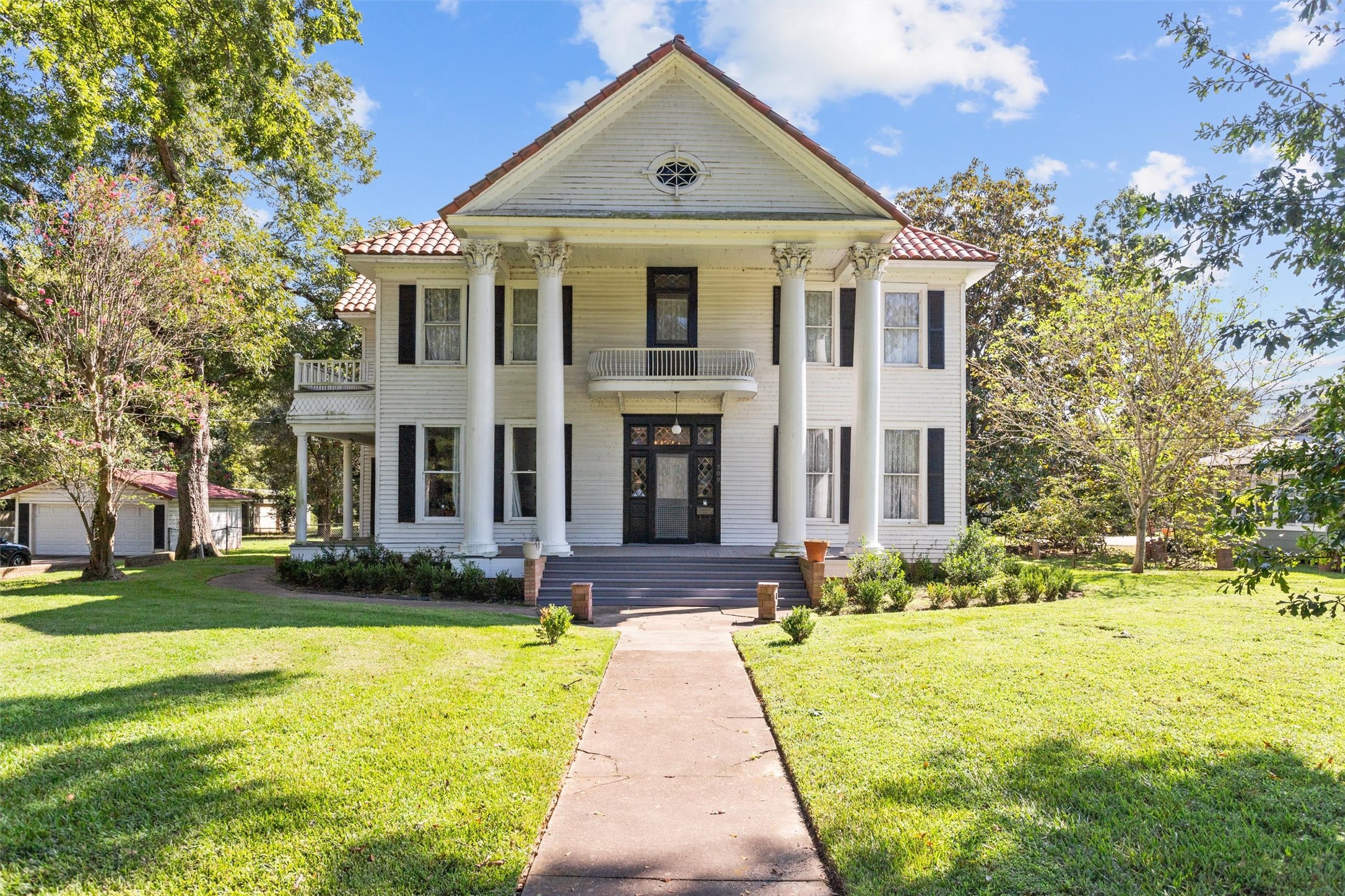 909 E Goliad Avenue Crockett TX 75835
