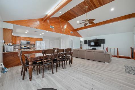 210 Sampan Drive Tiki Island TX 77554