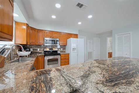 210 Sampan Drive Tiki Island TX 77554