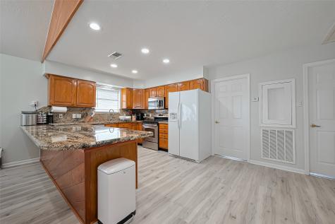 210 Sampan Drive Tiki Island TX 77554
